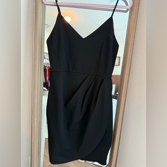 Lulus Dresses & Skirts - Lulu's Classic Black Strapless Dress